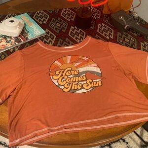 Altar’d State brown T-shirt “Here Comes The Sun” - SZ M